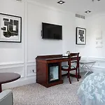 دي لوندريس يي دي إنغلاترا 4*