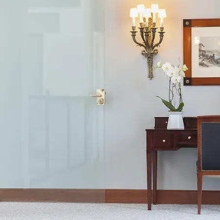 دي لوندريس يي دي إنغلاترا فندق