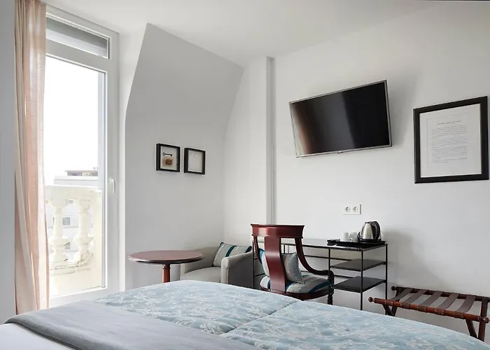 伦德雷斯茵格拉特拉酒店 酒店