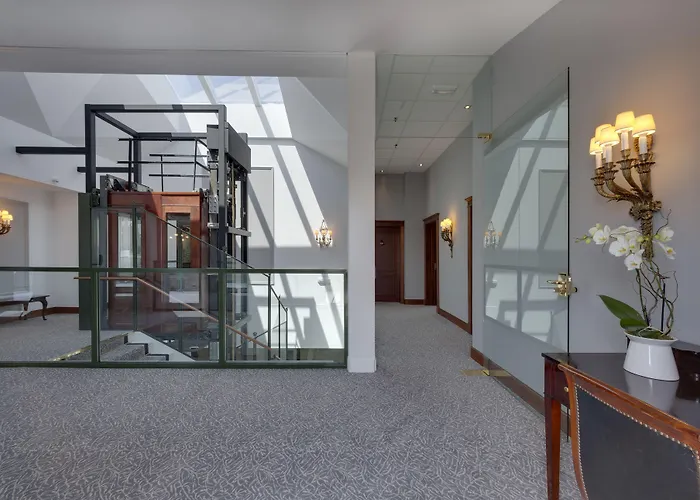 伦德雷斯茵格拉特拉酒店 酒店